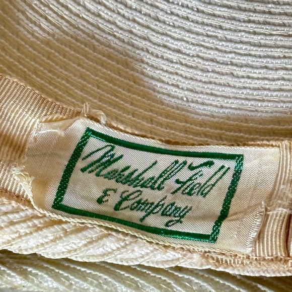 CHARMING 1950\'S WHITE STRAW JULIET CAP + TALL, RED FEATHER & GROSGRAIN TRIM main image 5